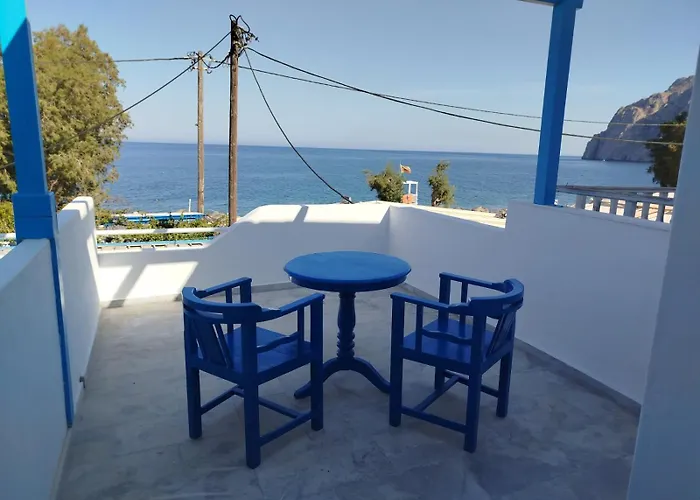 White & Blue Apartment Kamári