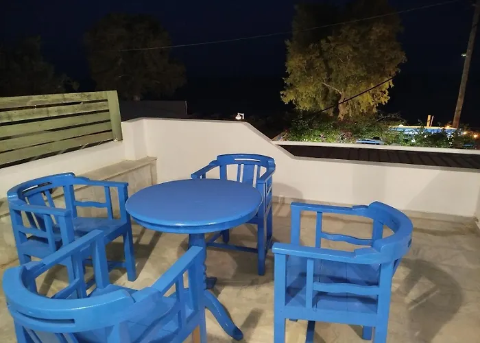 White & Blue Kamári