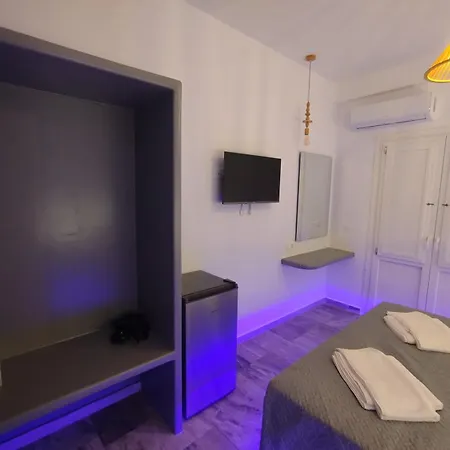 White & Blue * Kamári