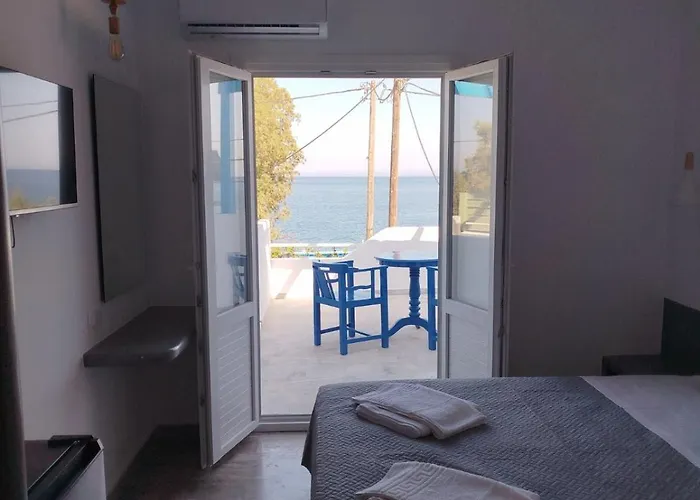 アパート White & Blue Kamári